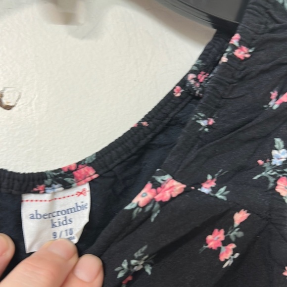 Abercrombie Kids Black Floral Smocked Tank Top - Picture 2 of 2